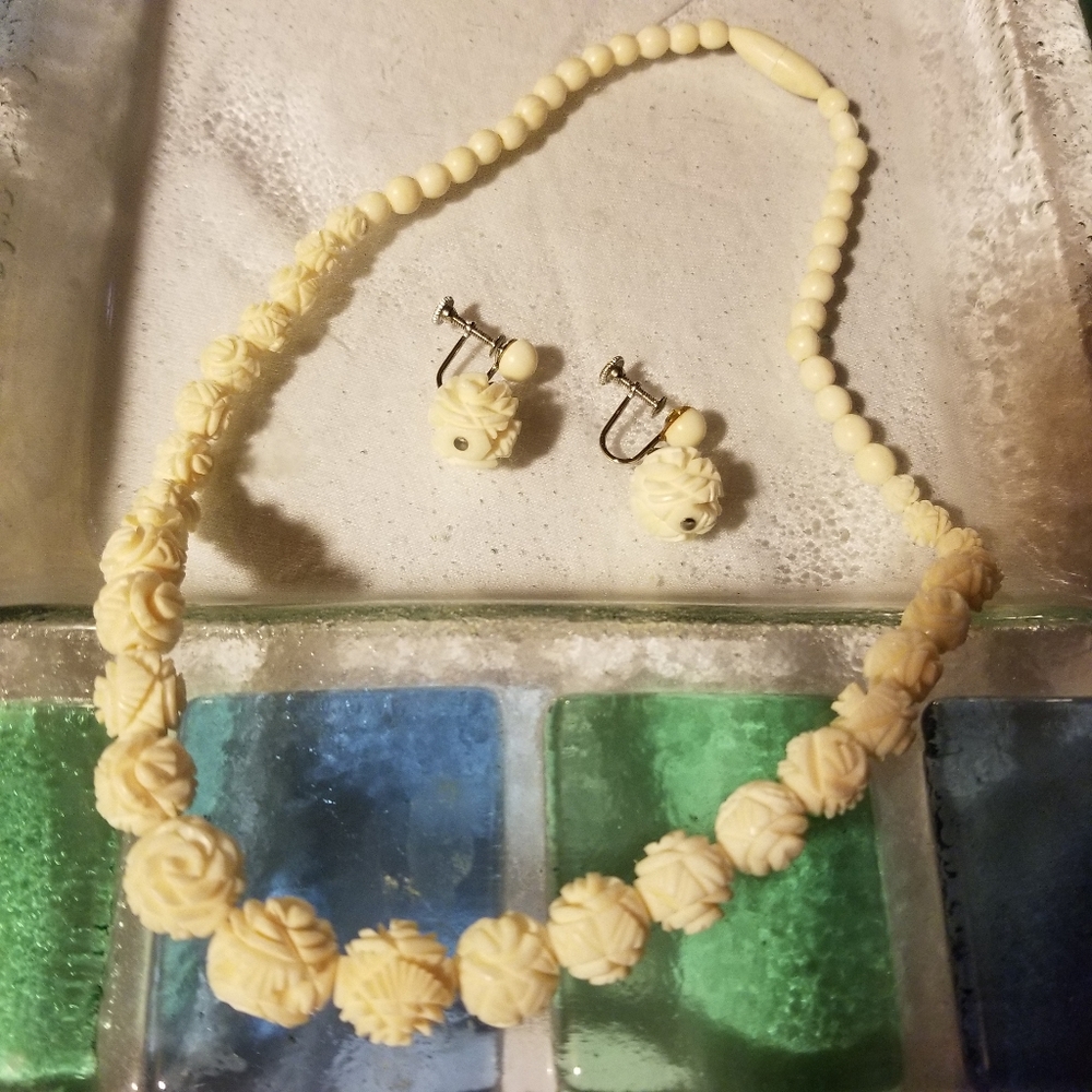 Vintage sterling silver and carved beads necklace and earrings in original box